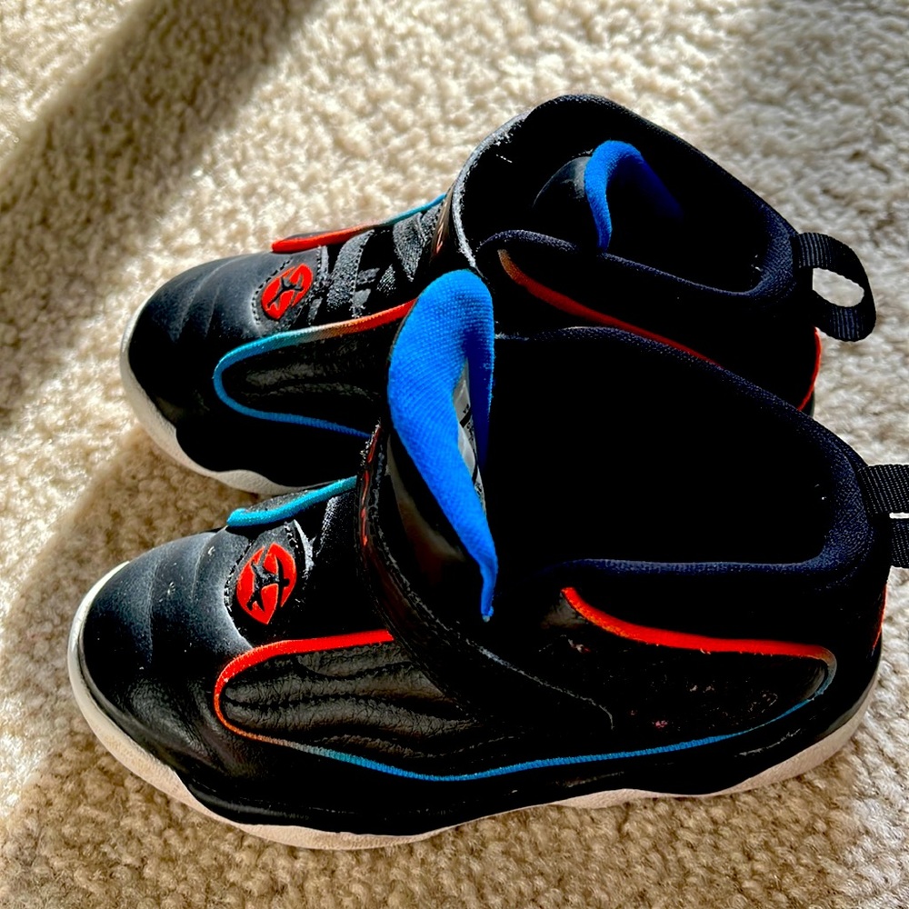 Kids Shoes. Size 10 to 11. In good condition.